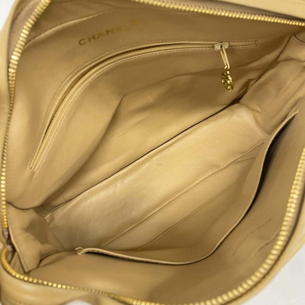 CHANEL Cream Lambskin Leather Shoulder Bag - Picture 4 of 12